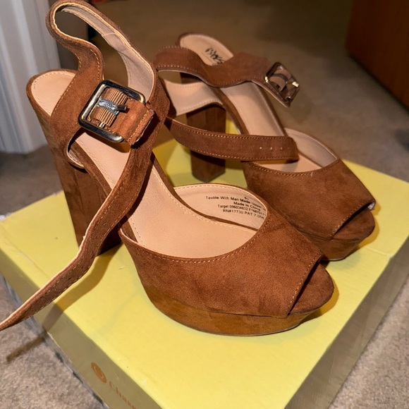 Shoes - Brown Strappy Heels